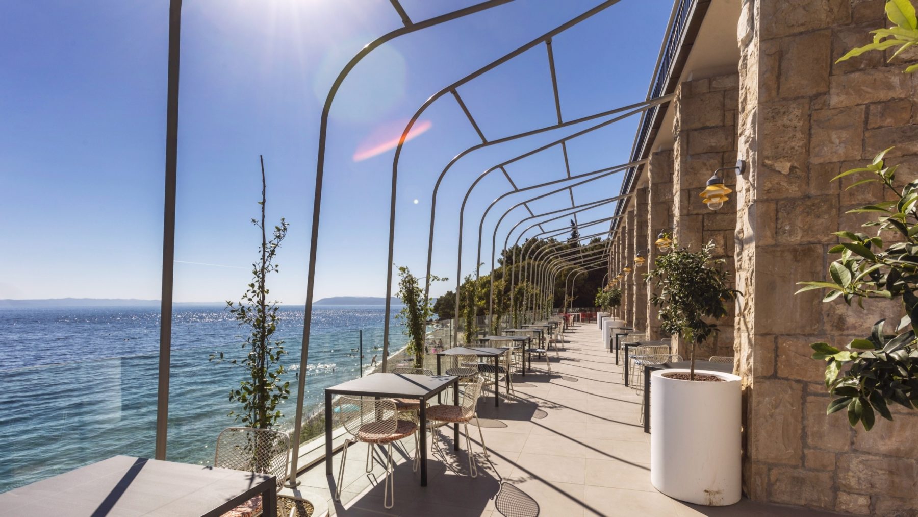 Restaurant-Terrace-d-1800x1013